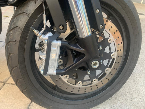 Benelli Leoncino 500 Inmaculada, Titular, Accesorios