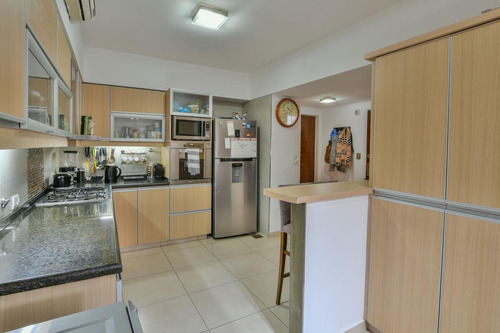 Departamento 3 Dormitorios En Venta Con Cochera - Vista Al Río - Categoría