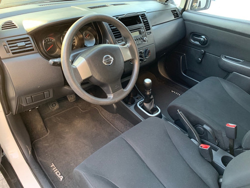 Imagen 10 de 12 de Nissan Tiida Sedan Advance Tm Ac 1.8 2018