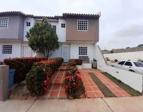 Imagen 1 de 13 de Venta De Townhouse En Avenida Juan Baustista, Isla De Margarita 0424 8255686