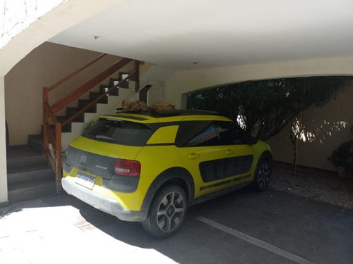 Casa En Venta De 3 Dormitorios C/ Cochera En El Lauquen