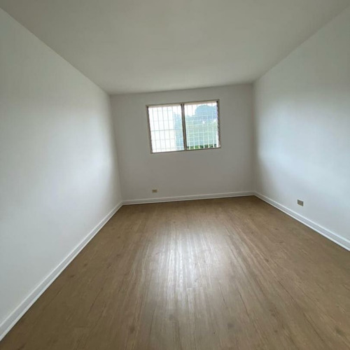 Imagen 9 de 13 de Caurimare, Vendo Apto Actualizado 3hab,2baños 1 Estaciónamie