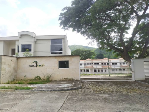 Town House En Venta En Obra Gris Ubicado En Residencias Vista Al Golf Urb Villas De San Diego Country Club. St