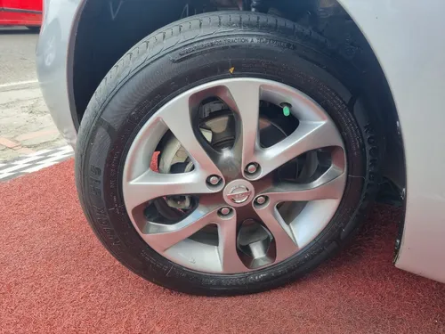 Nissan March SENSE 1.6 AT