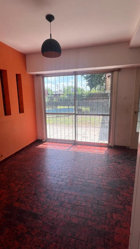Casa En Venta En Bella Vista, Apto Comercial