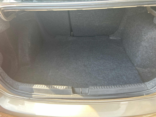 Volkswagen Vento 1.6 Starline At