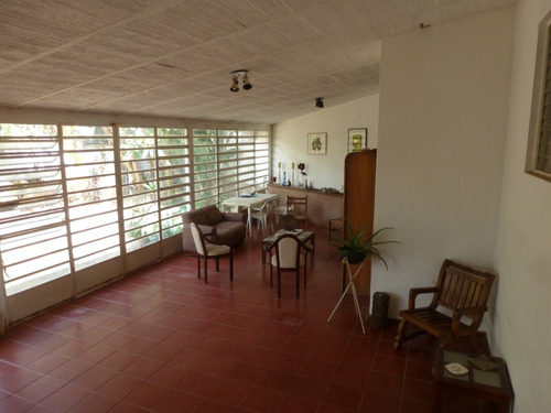 Imagen 10 de 28 de Los Palos Grandes, Casa Grande Esperando Para Adaptarse A Su Gusto, Calle Tranquila, Cerca De Todo Y Lejos De Todo Ruido.