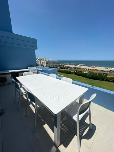 Imagen 4 de 19 de Apartamento En Alquiler De 2 Dormitorios En Frente Al Mar