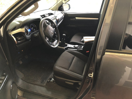 Imagen 4 de 15 de Toyota Hilux 2017 Sr C/d 4x2 2.4 Cc.