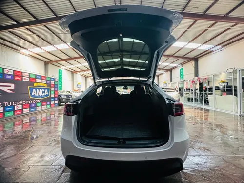 Tesla Model Y Manejo Autonomo 2020