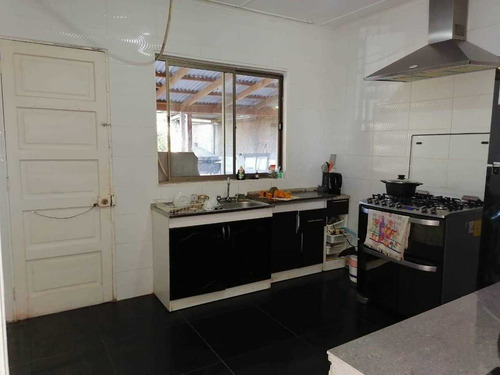 Casa Recientemente Remodelada, A 2 Cuadras De La Playa.
