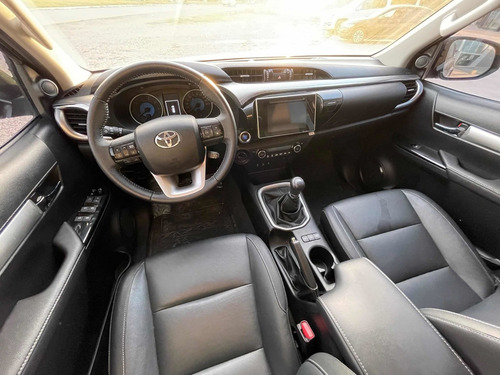 Imagen 12 de 13 de Toyota Hilux 2.8 Cd Srx 177cv 4x4 2018