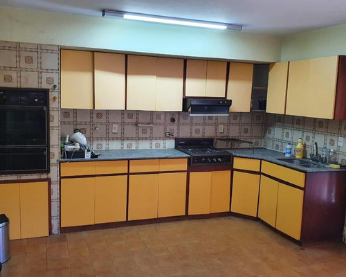 Excelente Chalet De 5 Ambientes.