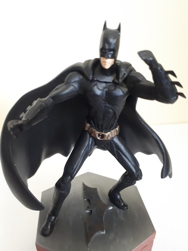 Mini Estatua Porcelana De Christian Bale Como Batman Begins (Usado)