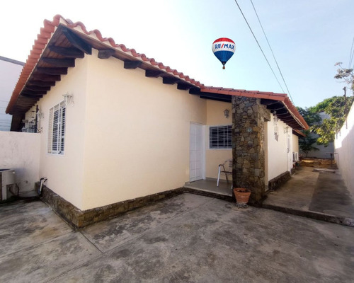 Re/max 2mil Vende Casa En Urb. Jorge Coll, Mun. Maneiro, Isla De Margarita, Edo. Nueva Esparta