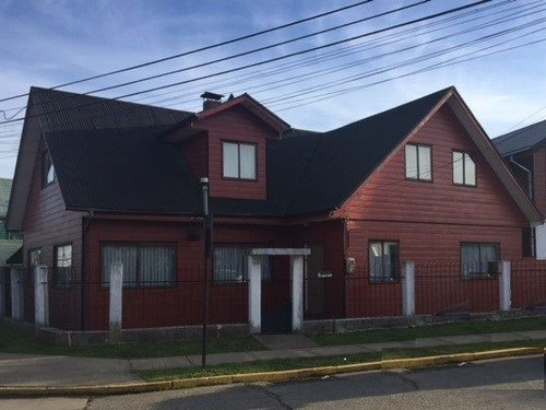 Casa En Venta De 6 Dorm. En Valdivia