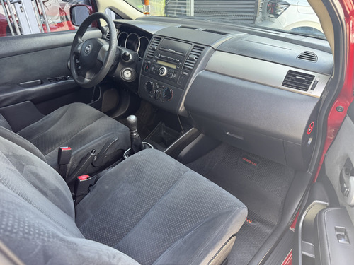 Nissan Tiida 1.8 Visia 5 p