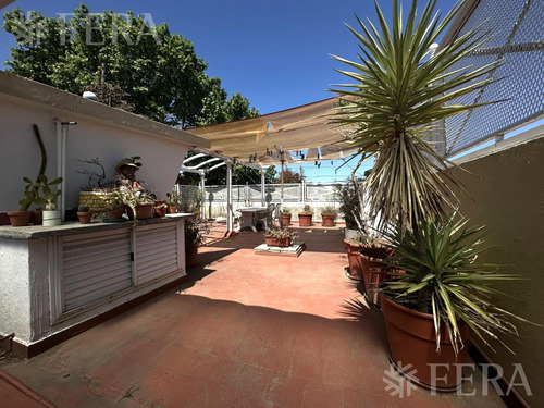 Venta Casa De 3 Ambientes Con Cochera En Bernal