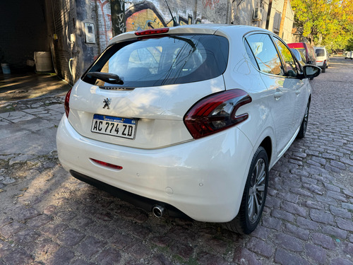Peugeot 208 1.6 Feline Tiptronic