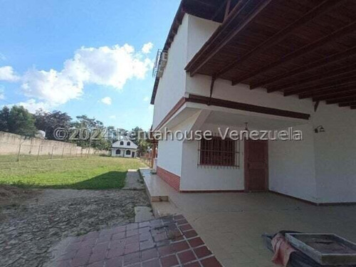 Amplia, Estilo Dúplex, 2.500 Mtrs De Terreno, Además, Cuenta Con Un Chalet De 170 Mtrs,, Canchas De Tenis Y De Usos Múltiples, Pinatero, Caney Y Parrillera. Todo Esto Dentro De Conjunto Privado