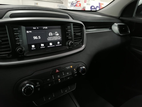 Imagen 14 de 15 de Kia Sorento Lx 2019