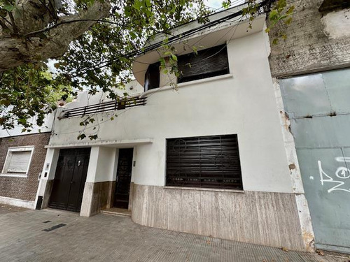 Casa En Venta Sobre Av. Corrientes