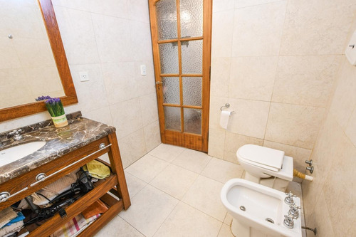 Casa De 4 Dormitorios En Venta - Reciclada - Alberdi