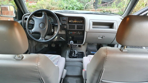 Imagen 16 de 23 de Isuzu Pick-up 2003 2.8 Turbo Ls D/c 4x2