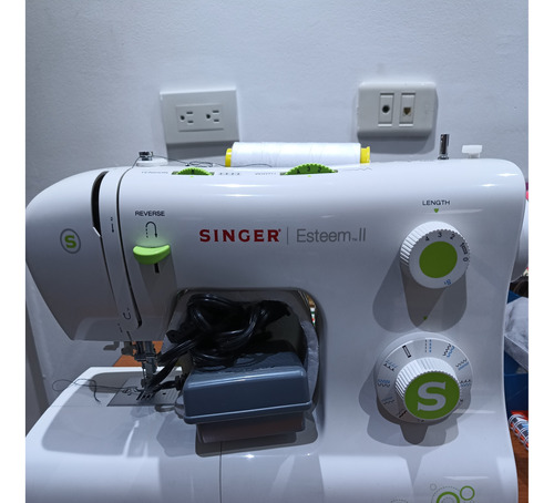 Máquina Familiar Singer  2273 Como Nueva