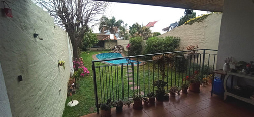 Casa En Venta En Olivos Jardín Pileta Quincho