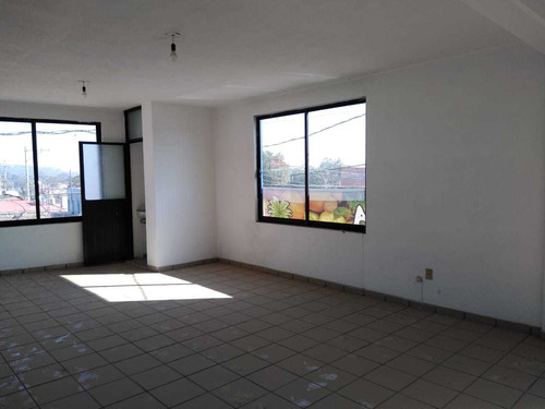 Imagen 3 de 8 de Se Renta Local En Planta Alta