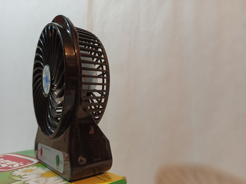 Ventilador De Escritorio Mini, Batería Recargable Luz Led