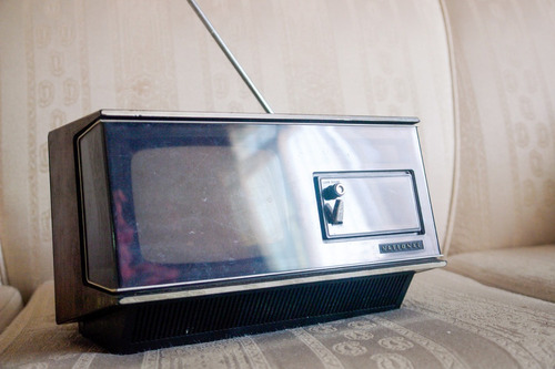 Antiguidade Rádio Tv Portátil National Anos 70 Reliquia Leia