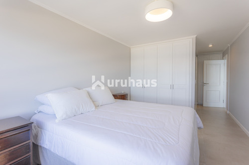 Venta Apartamento Tres Dormitorios Playa Mansa Primera Linea Edificio Coral Tower