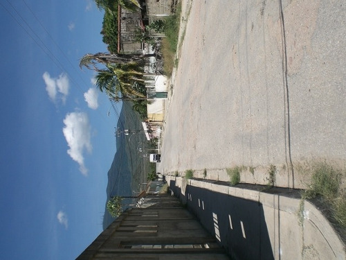 Imagen 9 de 12 de Galpón Adecuado Para Deposito O Taller Mecánico U Otros.