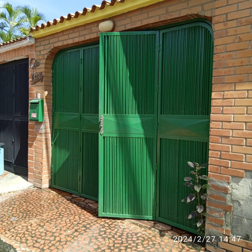 Casa En Venta Urbanización  Valle  Arriba