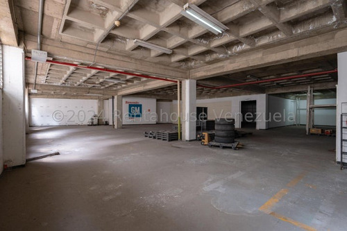 LG Vendo Local Comercial, El Concesionario De Carros Más Grande De Caracas, Ubicado En Santa Rosalía Av. Roosevelt