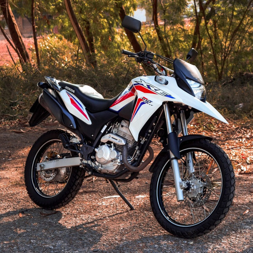 Imagem 1 de 10 de Moto Honda Xre 300cc Branca 2017