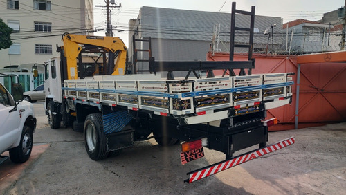 Mercedes Atron 1719 Modelo 2014 Com Munck