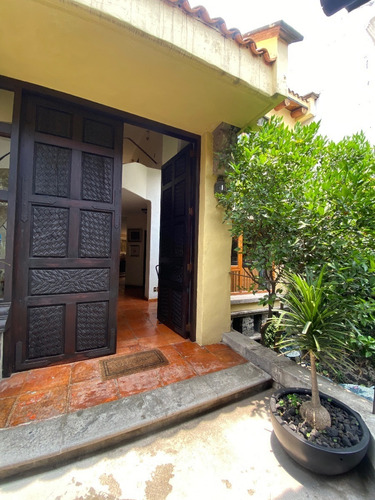 Casa Estilo Mexicano Contemporáneo En Jardines En La Montaña