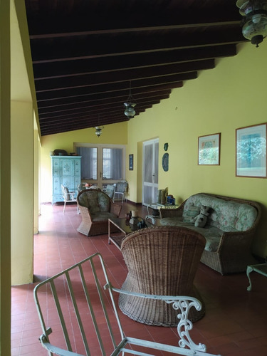 Best House Vende Estupenda Casa En El Country Club Chacao, Caracas.