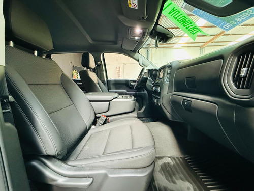 Chevrolet Silverado Custom 2025