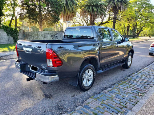 Imagen 6 de 12 de Toyota Hilux 2016 2.7 Cd Srv Vvti 4x2 - A3