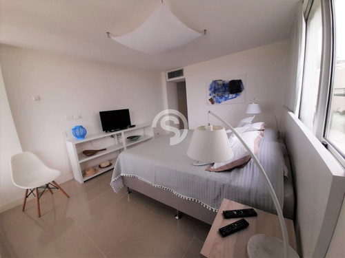 Alquiler Anual U$s 2700 Por Mes- Ref: 4735