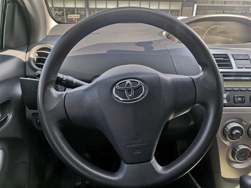 Imagen 15 de 15 de Toyota Yaris 2015 1.5 Premium Sedan At