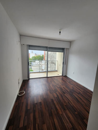 Imagen 13 de 16 de Alquiler Cordon 1 Dormitorio, Piso Alto, 2 Terrazas, Al Frente