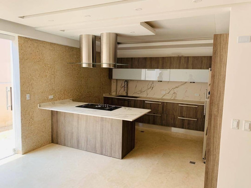 Imagen 8 de 9 de Jessica Serino Vende Impecable Townhouse De 320 M2