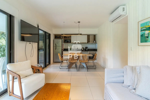 Apartamento En Venta En Solanas Country, Punta Ballena. - Crystal View - Ref : Pbi14795