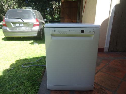 Lavavajillas Ariston Lff 8114, 14 Cubiertos Perfecto Estado Blanco (Usado)
