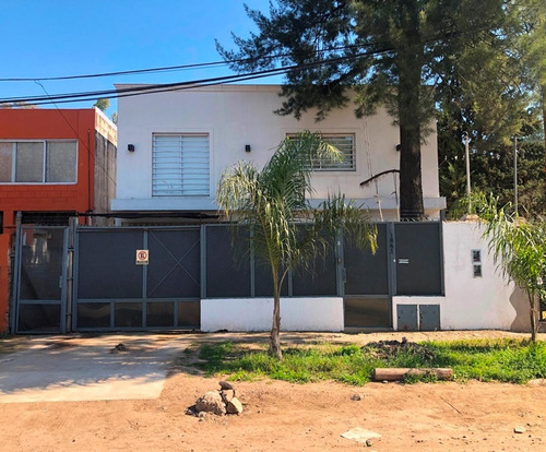 Casa  En Parque Leloir :: A Metros De Acceso Oeste